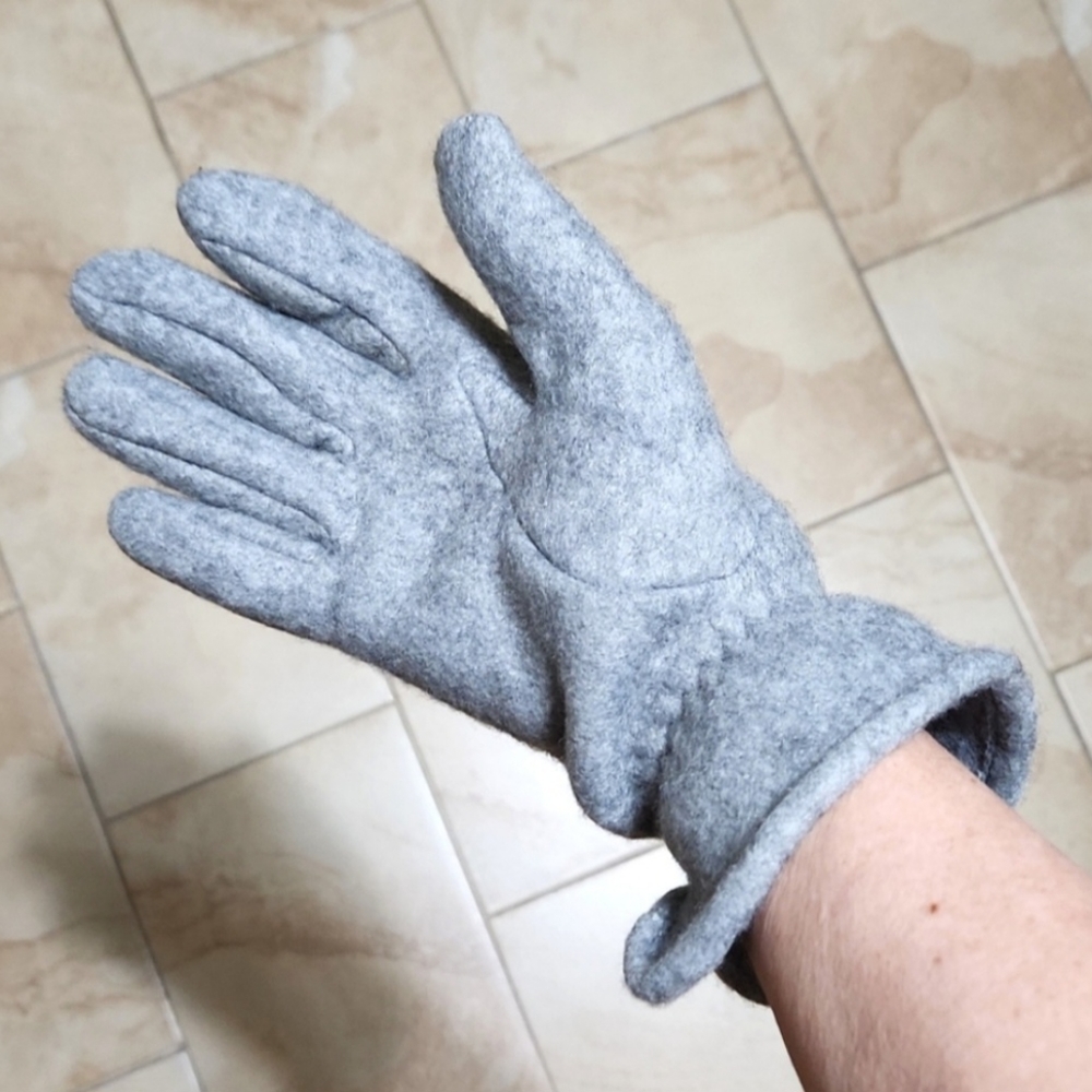 Grandoe Ladies Fleece & Polartec Gray & Black Gloves - Picture 3 of 10